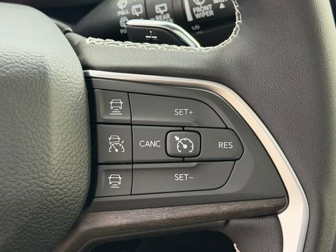 New 2025 Jeep Grand Cherokee Limited image 17