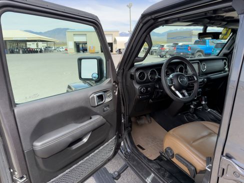 Used 2023 Jeep Wrangler Sahara AWD/4WD image 10