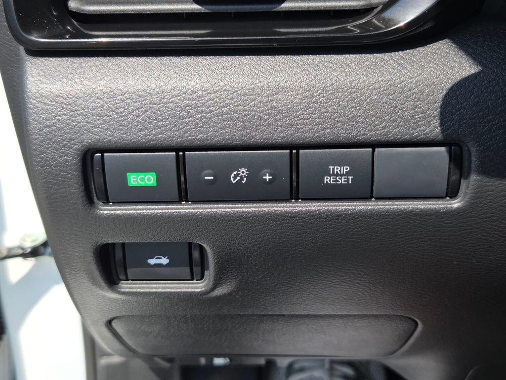 Certified 2025 Nissan Sentra SR FWD image 25