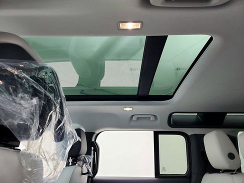 New 2026 Land Rover Defender 110 X-Dynamic SE image 22