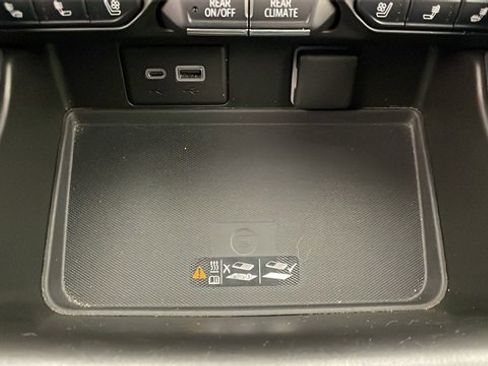 Certified 2022 GMC Yukon SLT w/ SLT Luxury Package image 24