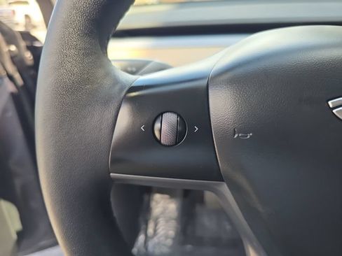 Used 2023 Tesla Model Y Long Range AWD/4WD image 24