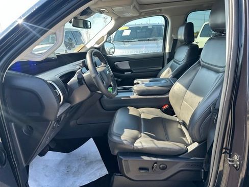 Used 2025 Ford Expedition Active AWD/4WD image 6