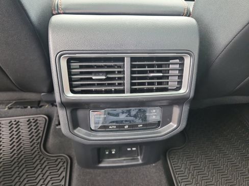 New 2026 Volkswagen Atlas Peak Edition image 13