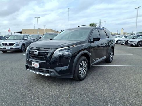 Used 2023 Nissan Pathfinder SL w/ Black Appearance Package image 1