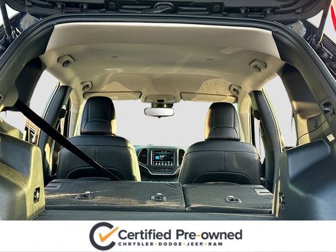 Used 2022 Jeep Cherokee Trailhawk image 7