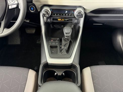 Used 2020 Toyota RAV4 XLE w/ Convenience Package image 16