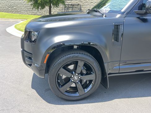 Certified 2023 Land Rover Defender 90 V8 AWD/4WD image 13