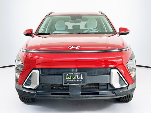 Used 2025 Hyundai Kona SEL image 2