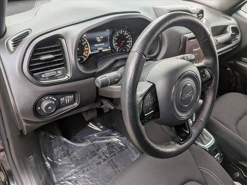 Used 2022 Jeep Renegade Altitude w/ Convenience Group AWD/4WD image 9