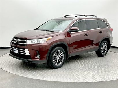 Used 2019 Toyota Highlander SE