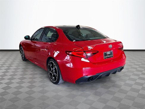 Used 2023 Alfa Romeo Giulia Veloce RWD image 5