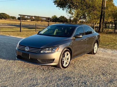 Used 2014 Volkswagen Passat 1.8T SE image 2