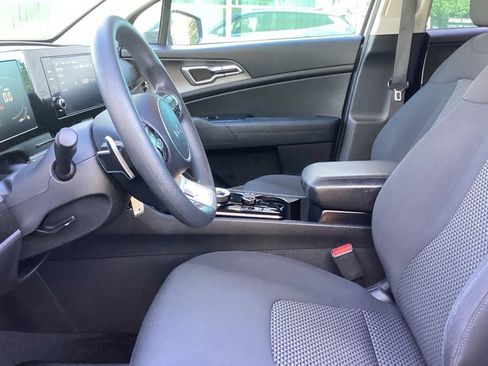 Used 2023 Kia Sportage LX AWD/4WD image 3