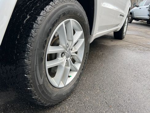 Used 2018 Jeep Grand Cherokee Overland image 32