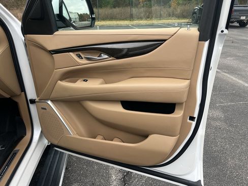 Used 2018 Cadillac Escalade Platinum image 31