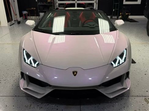 Used 2024 Lamborghini Huracan EVO AWD/4WD image 2