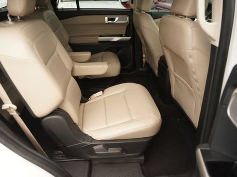 Used 2023 Ford Explorer XLT w/ Equipment Group 202A RWD image 17