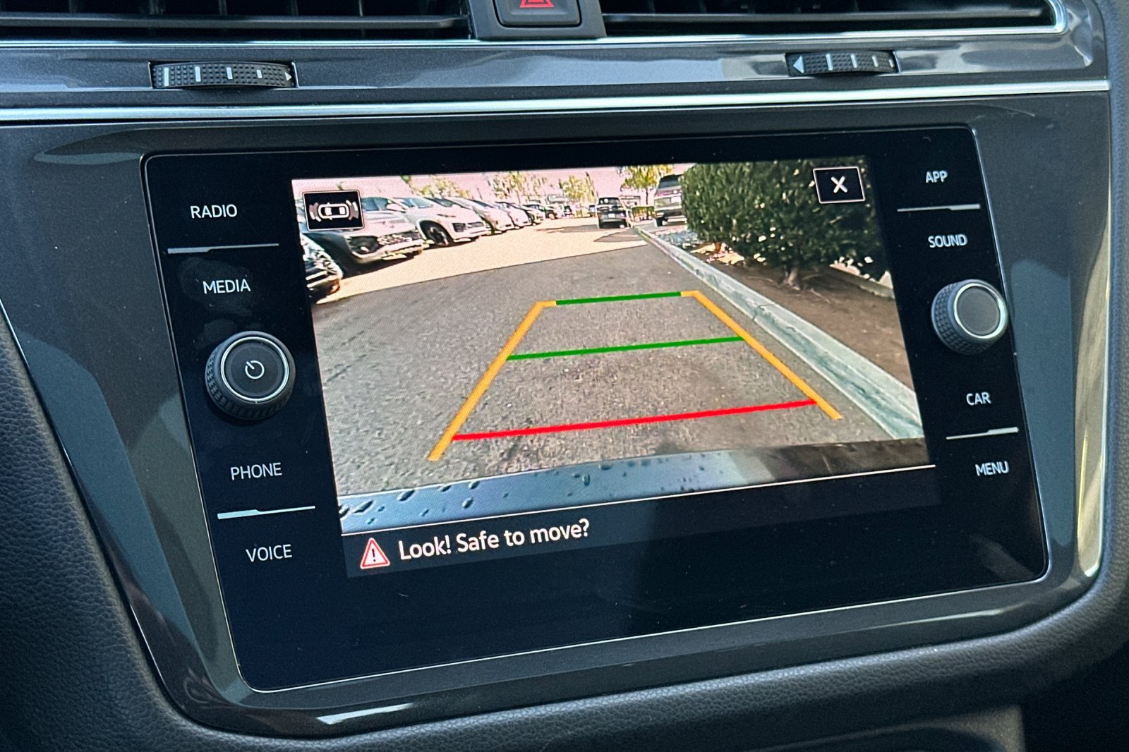 Used 2023 Volkswagen Tiguan SE w/ Panoramic Sunroof Package FWD image 20