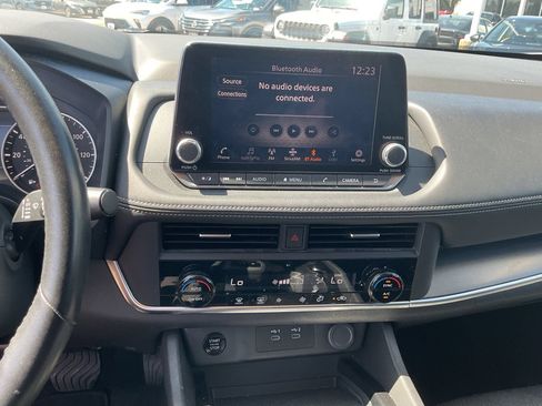 Used 2025 Nissan Rogue SV FWD image 25