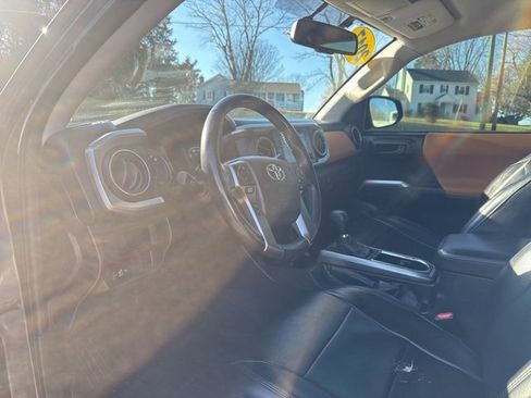 Used 2017 Toyota Tacoma SR5 image 16