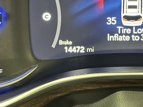 Used 2023 Chrysler Pacifica Pinnacle image 22