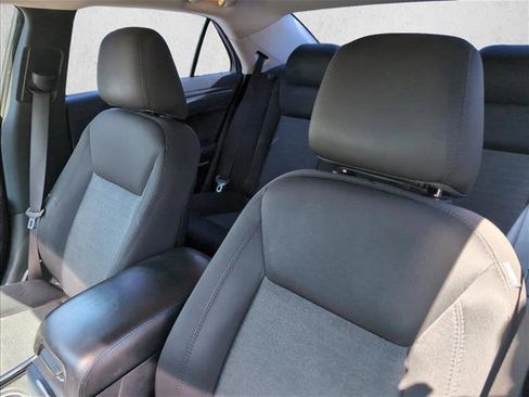 Used 2018 Chrysler 300 Touring w/ Sport Appearance Package image 9