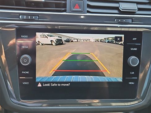Used 2022 Volkswagen Tiguan SE R-Line image 15