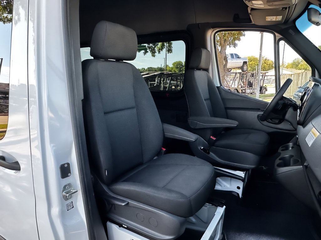 Used 2025 Mercedes-Benz Sprinter 2500 image 25