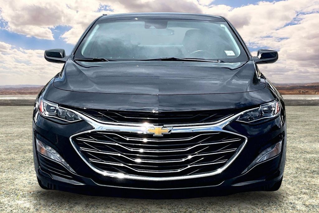 Used 2024 Chevrolet Malibu LT FWD image 2