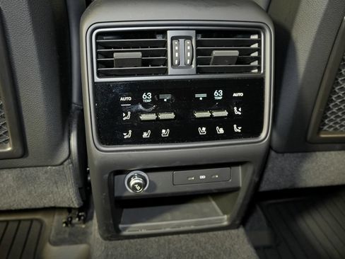 Certified 2024 Porsche Cayenne Turbo AWD/4WD image 45