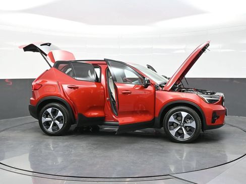 Used 2024 Volvo XC40 B5 Plus w/ Climate Package AWD/4WD image 47