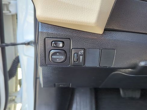 Used 2016 Toyota Corolla LE image 15