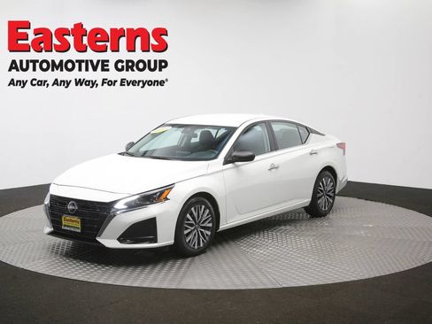 Used 2025 Nissan Altima 2.5 SV FWD image 54