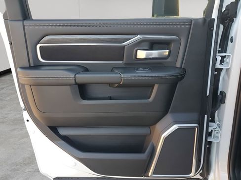 Used 2024 RAM 2500 Laramie w/ Night Edition image 18