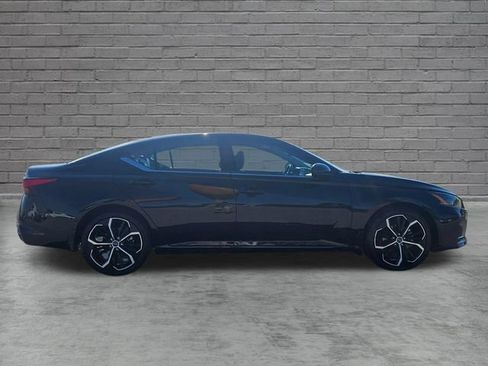 Used 2024 Nissan Altima 2.5 SR FWD image 6