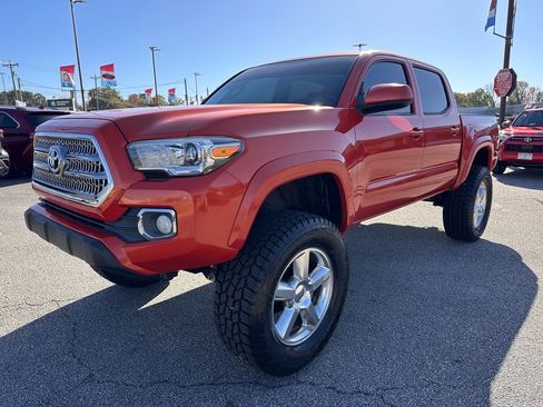 Used 2017 Toyota Tacoma SR5 image 7