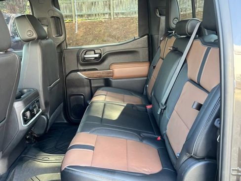 Used 2021 Chevrolet Silverado 1500 High Country w/ Technology Package AWD/4WD image 10