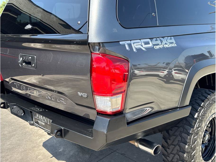 Used 2017 Toyota Tacoma TRD Off-Road w/ Tow Package AWD/4WD image 12