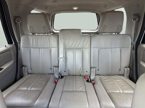 Used 2017 Lincoln Navigator Select RWD image 18