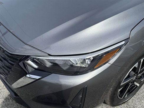 Used 2025 Nissan Sentra SV image 7