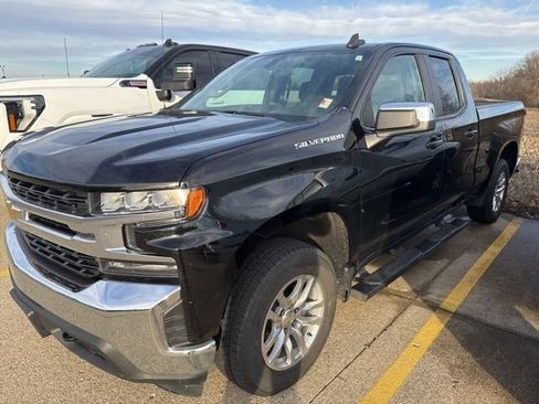 Used 2021 Chevrolet Silverado 1500 LT w/ Convenience Package II image 2