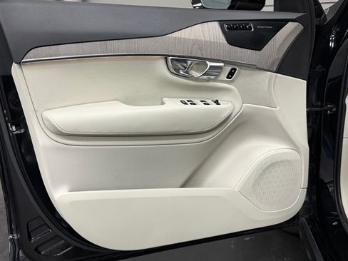 Used 2023 Volvo XC90 B6 Plus AWD/4WD image 21