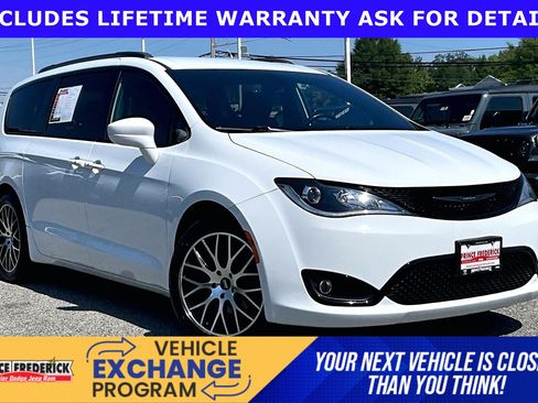 Used 2020 Chrysler Pacifica Touring-L w/ S Appearance Package FWD image 1