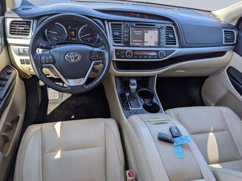 Used 2018 Toyota Highlander XLE image 7