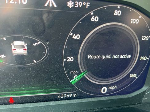 Used 2022 Volkswagen Tiguan SEL R-Line image 3