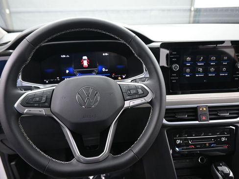 New 2026 Volkswagen Taos SE image 35