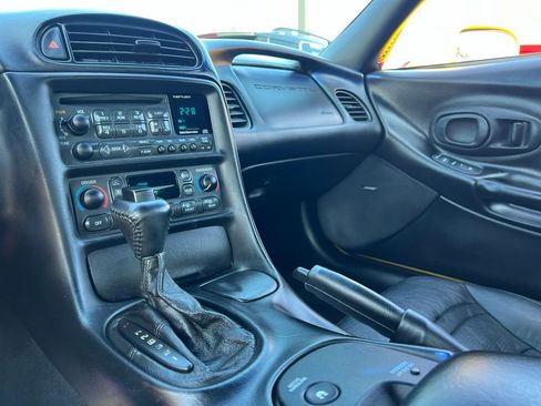 Used 2002 Chevrolet Corvette Convertible w/ Preferred Equipment Group2 image 27