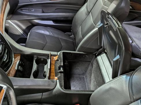 Used 2016 Cadillac Escalade Luxury image 45