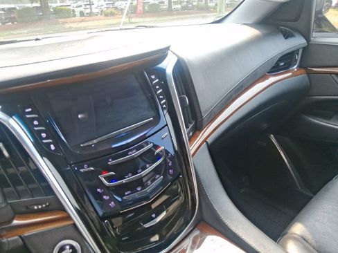 Used 2017 Cadillac Escalade Luxury AWD/4WD image 13